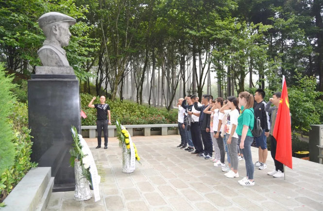 中共保山安利醫(yī)院有限責(zé)任公司支部委員會(huì)開(kāi)展“不忘初心，牢記使命”愛(ài)國(guó)主義專題教育活動(dòng)