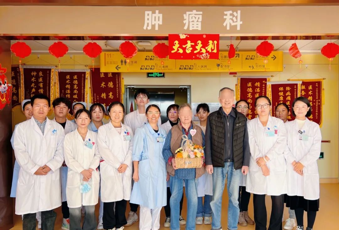 因?yàn)樾湃?，章?tīng)敔攺纳虾?lái)到保山安利醫(yī)院腫瘤科放射治療！